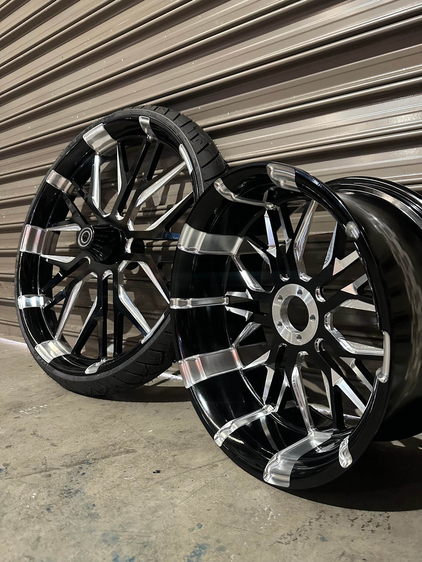 23”/18x8.5” Contrast Machined Billet Breakout Wheels